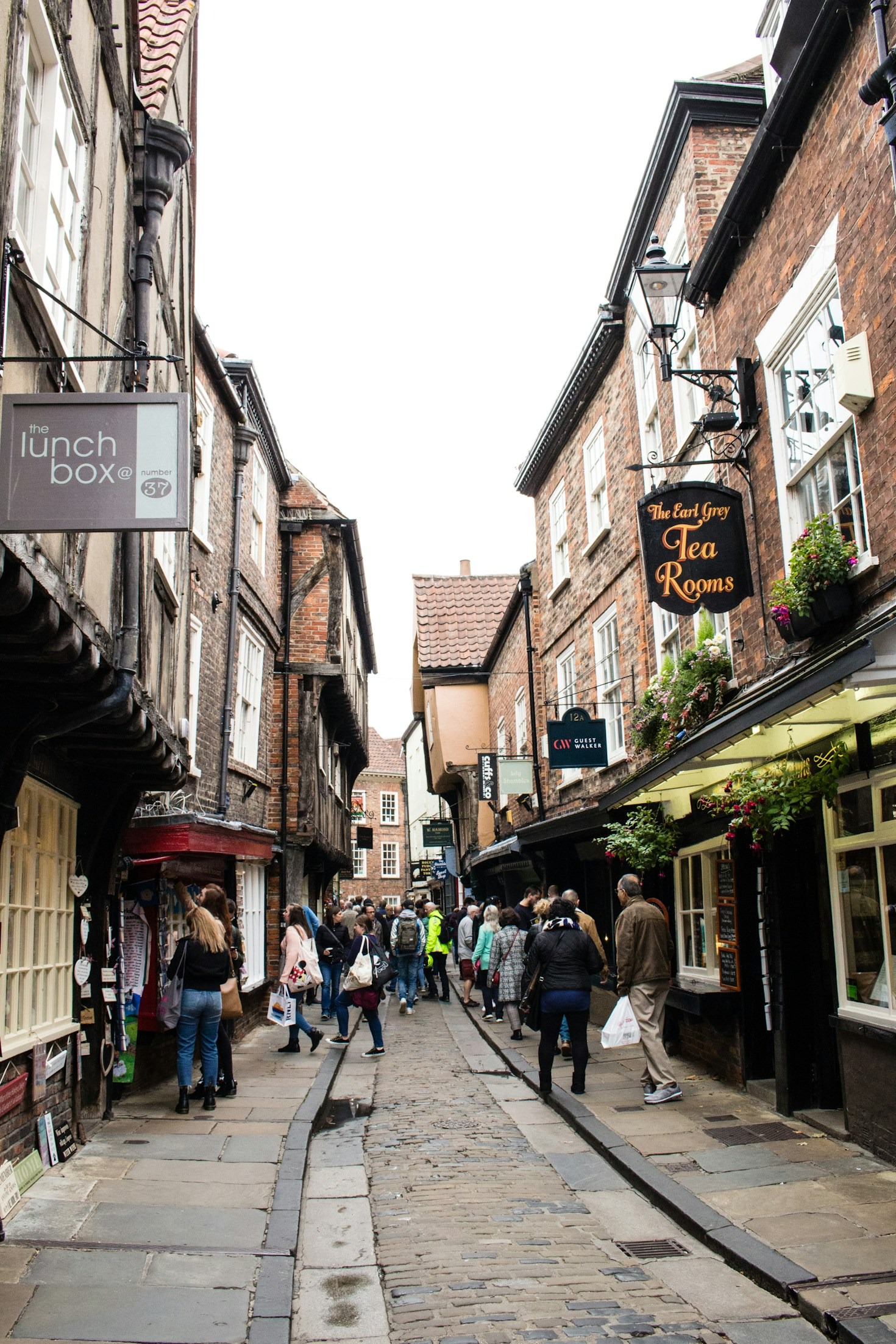 How Independent Businesses Strengthen Our Community Roots